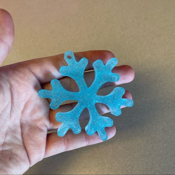 Handmade Christmas Keychain- Snowflake - Picture 2 of 6